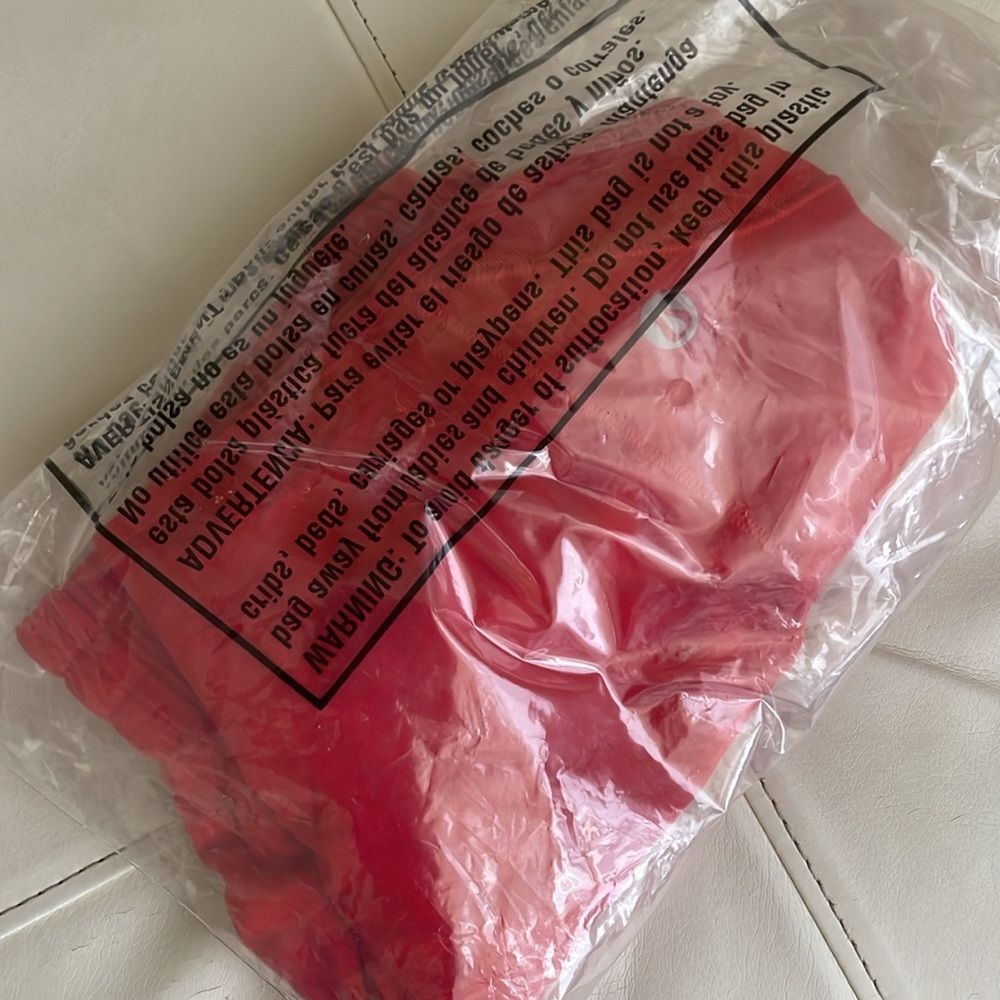 NWT Lululemon Hotty Hot High-Rise Short 2.5" CHERRY MIST RED SIZE 2 4 6 NWT nwt - Picture 3 of 4